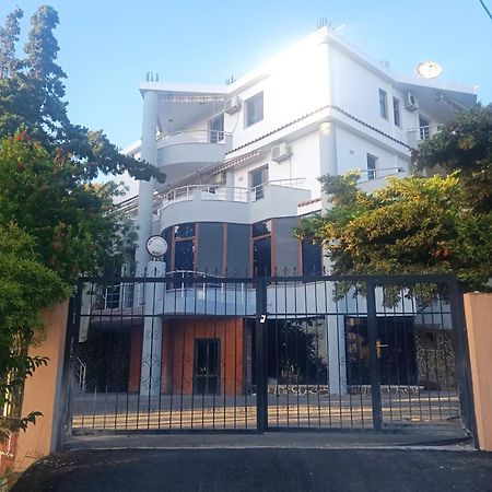 Hotel Moris Kryemëdhej Dış mekan fotoğraf