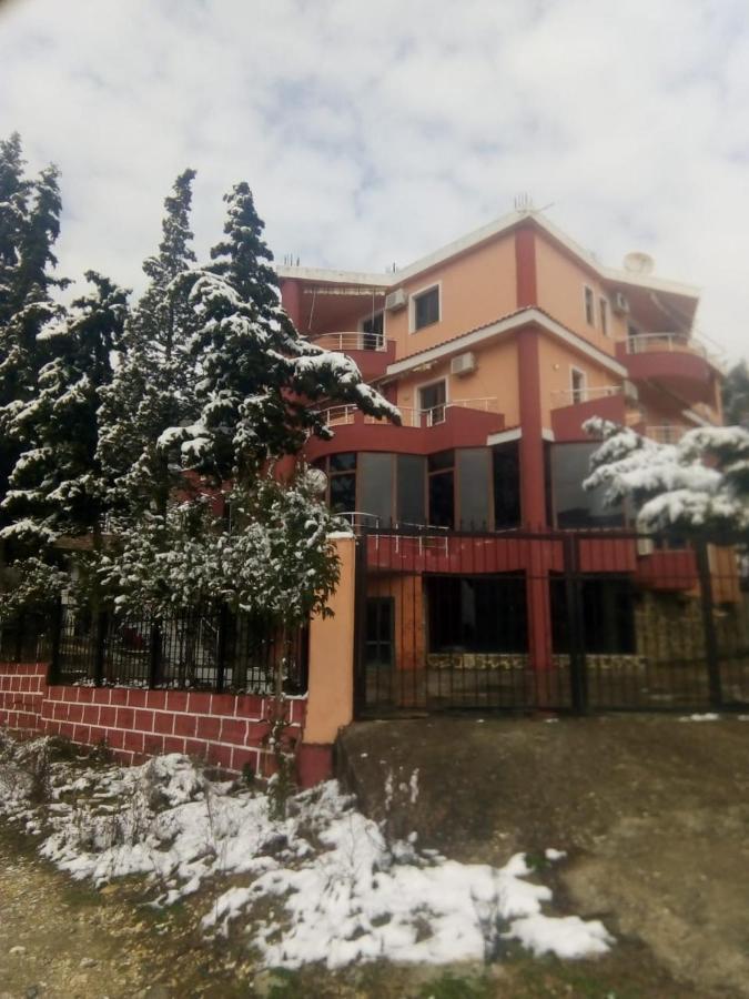 Hotel Moris Kryemëdhej Dış mekan fotoğraf