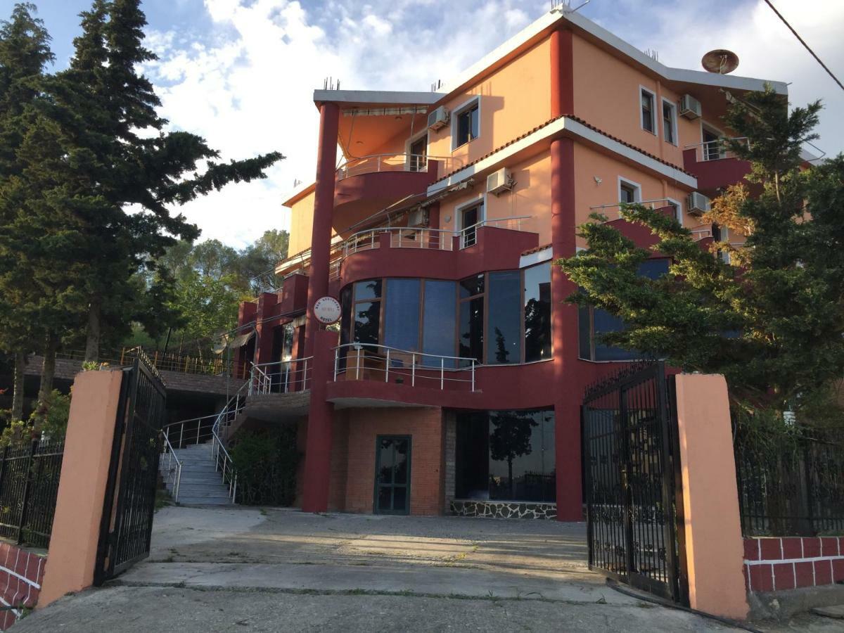 Hotel Moris Kryemëdhej Dış mekan fotoğraf