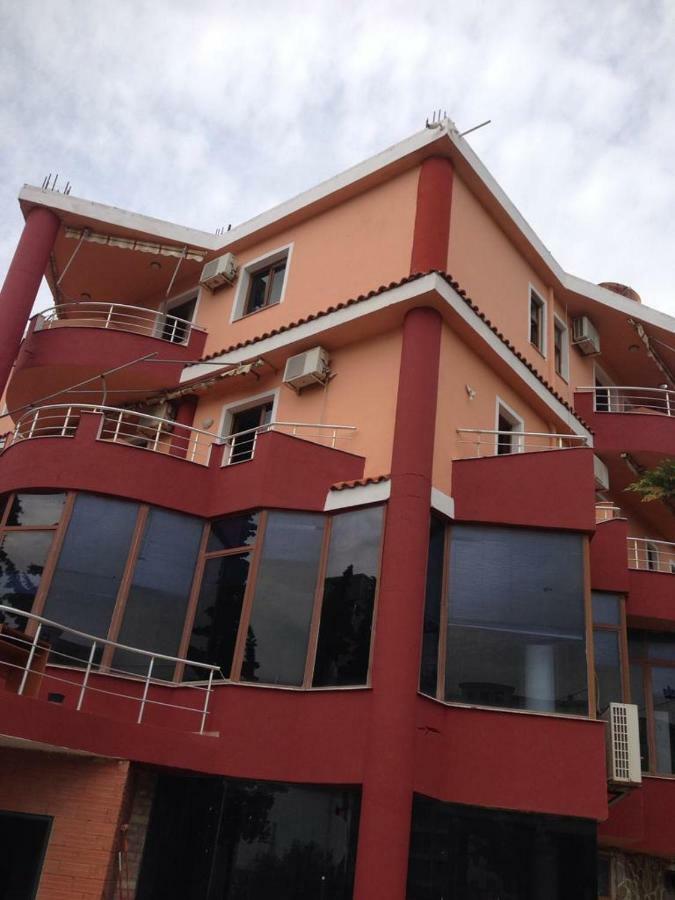 Hotel Moris Kryemëdhej Dış mekan fotoğraf