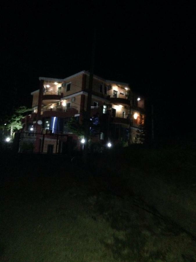 Hotel Moris Kryemëdhej Dış mekan fotoğraf